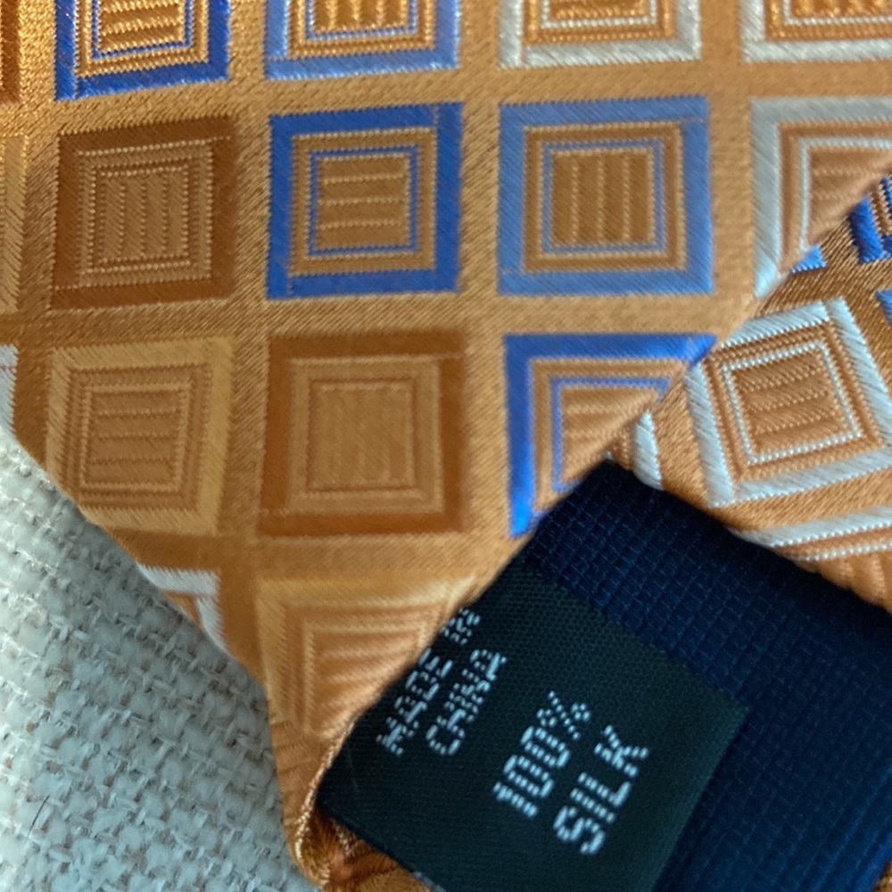 NWT Michael Kors Men’s Tie. - Picture 3 of 4